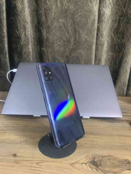 📱 Samsung Galaxy A71 للبيع

🔹 اللون: أسود
🔹 السعة: 128GB
🔹 الجهاز نظيف جدًا
🔹 الشاشة خالية من الشخوط — النقاط الظاهرة بالصور هي من لزكة الحماية فقط
🔹 الجهاز ما مفتوح نهائيًا
🔹 يجي وياه كفر هدية + الكارتونة الأصلية 🎁

🧩 المواصفات العامة:
• شاشة Super AMOLED Plus بحجم 6.7 إنش FHD+
• ذاكرة RAM 8GB
• معالج Snapdragon 730 قوي وسلس
• بطارية 4500mAh تكفي استخدام يوم كامل
• كاميرا خلفية رباعية بدقة 64MP
• بصمة داخل الشاشة + شحن سريع 25W
• يشغل ببجي 60 فريم بثبات 🎮
• أداء ممتاز للألعاب المتوسطة والتصفح والاستخدام اليومي

💰 السعر: 150 ألف بيه مجال

📞 للتواصل: ماسنجر أو واتساب ***********
📍 الموقع: بغداد – حي القاهرة
🚫 ماكو توصيل
