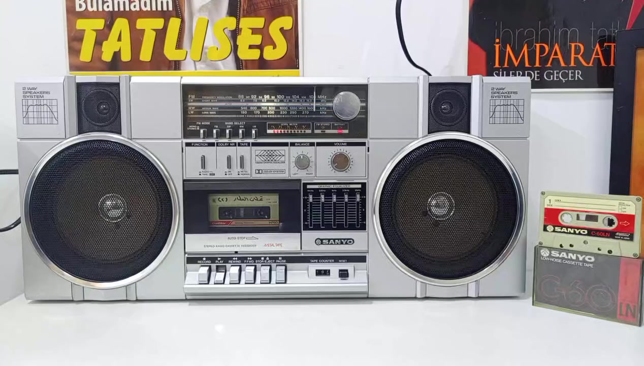 تحفه من اجهزه اليابانيه 
راديو مسجل سانيو 
انتاج اليابان 1980
موجات الراديو 4 مع FM
سحب قوي جدا للراديو 
صوت المسجل خرافي 
دبل سماعه ستيريو 
يعمل كهرباء وبطاريات 
للاستفسار مراسلة الصفحه 
او الاتصال***********
