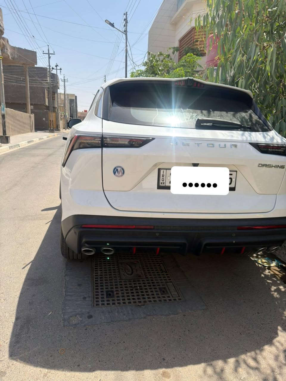 Jetour Dashing) جيتور داشينج لاكجري
(Luxury
سيارة دفع أمامي (FWD) رياضية متعددة الاستخدامات
وأداء رياض ())
المواصفات الفنية المحرك: 4 أسطوانات سعة 1.6 لتر
نيربو.القوة: 194 إلى 197 حصاناً.عزم الدوران: 290 نيوتن.متر,ناقل الحركة: أوتوماتيكي ثنائي القابض (DCT) ب
7 سرعات.استهلاك الوقود: 14.4 إلى 16.7 كيلومتر لكل لتر
(حسب ظروف القيادة).
سعة خزان الوقود: 60 - 57 لتراً. التصميم الخارجي والداخلي
الأضواء: مصابيح أمامية وخلفية بتقنية LED مع إضاءة ترحيبية.المقاعد: 5 مقاعد جلد الفاخر، مقعد السائق والراكب الأمامي كهربائي
.الشاشات: شاشة لمس مركزية عالية الدقة قياس 15.6 بوصة.تقنيات أخرى: إضاءة محيطية متعددة الألوان, نظام تسجيل القيادة، ومستشعر للمساحات (حساس مطر)
.مع أنظمة الأمان والسلامة أنظمة المساعدة على القيادة، أبرزها:نظام فرامل مانعة للانغلاق (ABS) ومساعد الفرامل. نظام الثبات الإلكتروني والتحكم في قوة الجر. نظام مانع انقلاب السيارة، وتنبيه حركة المرور الخلفية.
عنواني البصره
السعر 28 مليون
السياره رقم اربيل وكاله كلش حلوة وجانيهه وخير من اللّٰه بس لسبب السفر وبيهه سونار
المندلاوي كلشي جاهز
الهاتف:***********
