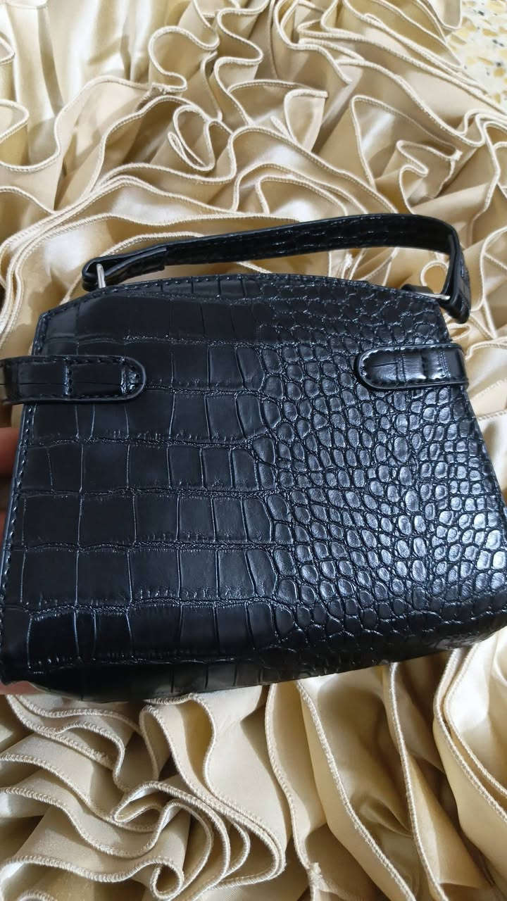 ​👜 فخامة وتفاصيل تميزچ.. جنط ماستر كوالتي بأعلى جودة! ✨
لأن أناقتچ تكتمل بلمسة مميزة، وفرنالچ تشكيلة جديدة من الحقائب النسائية بأعلى مواصفات

جودة تفوق الخيال خامات درجة أولى

تناسب كل الأذواق والمناسبات

للحجز والاستفسار خاص

​🚗  متوفر توصيل لجميع محافظات العراق

​#جنط_نسائيه #حقائب_ماستر #ماستر_كواليتي #أناقة_عراقية #حقائب_جلد #موديل_جديد #تسوق_اونلاين #بغداد_البصرة_الموصل #جنط_ماركة #فخامة


**إذا كنت صاحب هذا الإعلان وتريد حذفه لأي سبب، رجاءا أرسل رسالة إلى الدعم الفني**