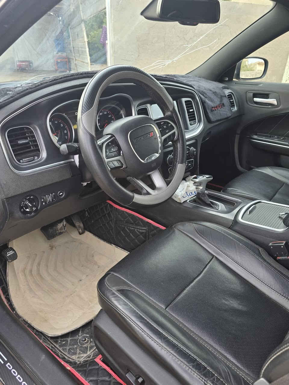 السلام عليكم 
جارجر للبيع 
الموديل 2017 اصل
فول عدا الفتحه 
الضرر سرقه بدون حادث
محرك كير اكسل كفاله 
فئه SXT
***********
