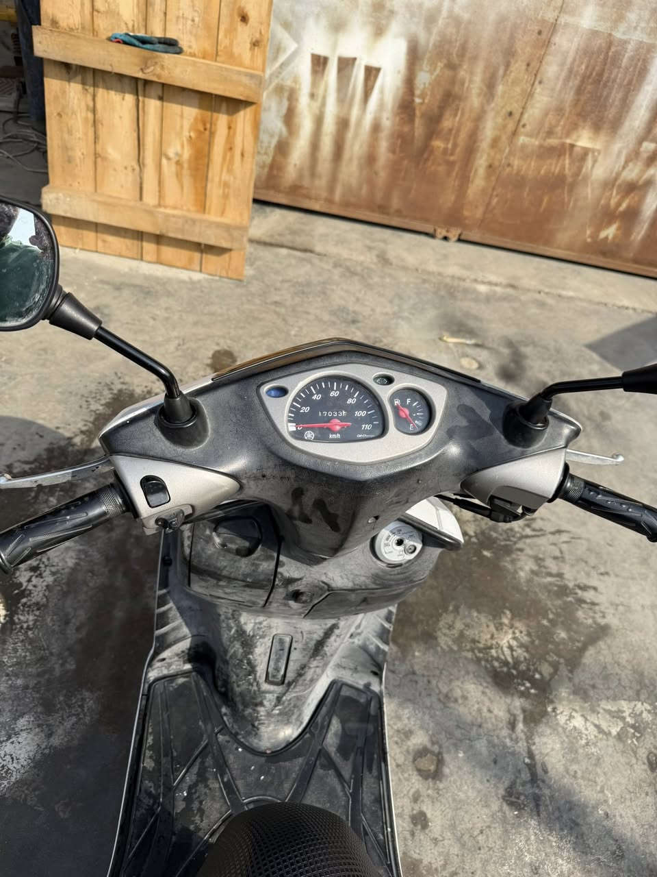 السلام عليكم شباب 
دراجه سكنس نثيه ياباني ياباني اصل
بلادي مكينه ما ملعوب بيه  كفرات اصليه 
زوج تايرات جدد لدراجه مال رمبه  
مكاني بغداد مدينه الصدر 
***********
