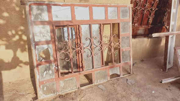 شباك و٣ ابواب كلهن ب٨٥
المسيب حي المعلمين٣ طريق سيد ابراهيم بعد السكه بكيلوين تقريبا بعد اسلاك الضغط العالي ب٢٠٠م 
بيت على جهة اليمنى
***********
يرجى الاتصال قبل المجيء
