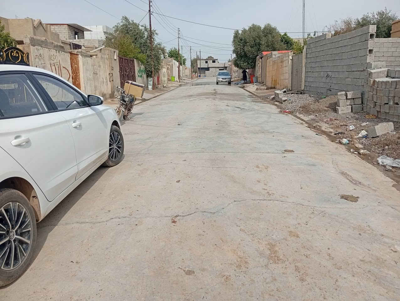 هيكل للبيع مصبوب كامل مساحة الهيكل 250 متر غرفتين هول حمام وتواليت غرفة استقبال ومطبخ درج داخلي وبيتونه حوش كبير حديقة بالحوش موقع الهيكل قضاء الدبس حي التنك الثانية السعر والمعاملة الاتصال على الرقم التالي ***********
