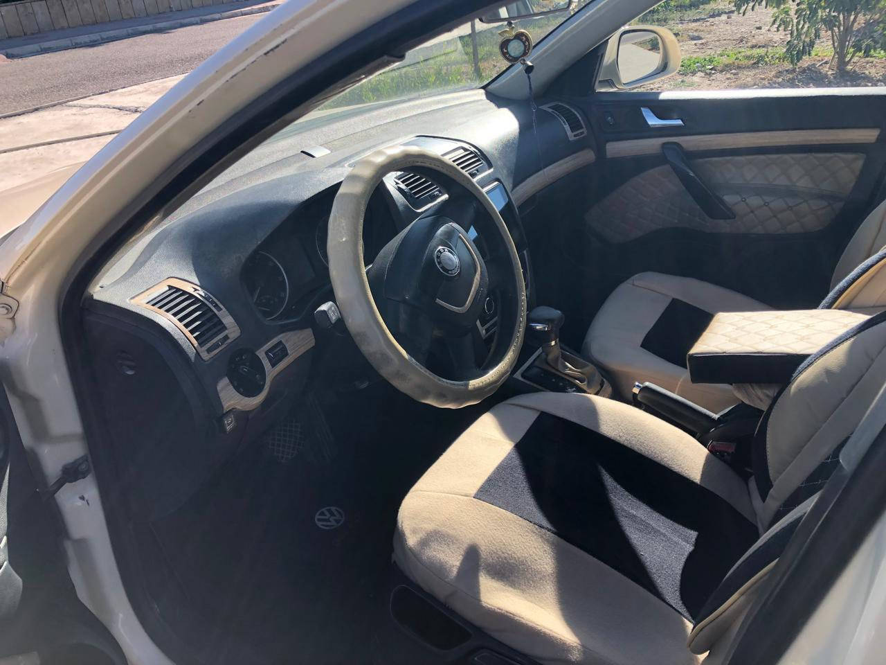 تەکسی سکۆدە٢٠١٢
حیزام نییە بەڵام حیزام دەیفرۆشم
پێشی جەمپی هەیە و پەڕەشوتت نەتەقیوە
گێر و مەکینە بەشەرتە 
سەنەوی بەسەر چوە ٥ وەرەقە غرامەی هەیە.
نرخ ٩٣مجال
***********
+964 750 494 3353
