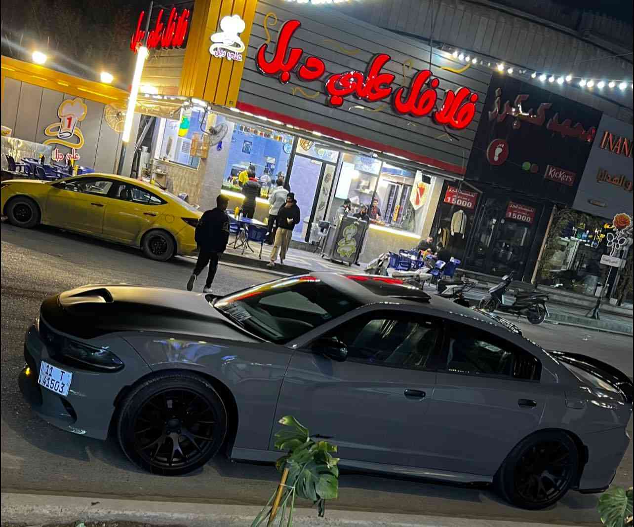 سلام عليكم للبيع او مراوس السعر ١٥٨ قفل
چارجر 2017 فول موصفات /١/ 
الموصفات معروفه🤍
رقم بغداد هزه ورقم جديد بيه السياره 
نصبته احلى ممن الصور 

(سياره تغير لون من رصاصي فضي إلى اسمنتي )مكفوله من الكص 

حادثه جاملغ خلفي 2C3CDXBG3GH173574وهاذ رقم الشاصي ودكه 

وهنا بل عراق بيه طخطخات قليله 

السياره (محرك_كير_لغد_شاصي ) كفاله ذن🤍

ماشيه ٨٩ المحرك بل جيس سياره كلش نضيفه 
مسويله ادامه للمحرك جديده 
تخم تاير نضيف كلش 
ويل جديد بيه اصلي 
*********** مكاني بغداد 
مراوس بجارجر غير لون او غير سياره
