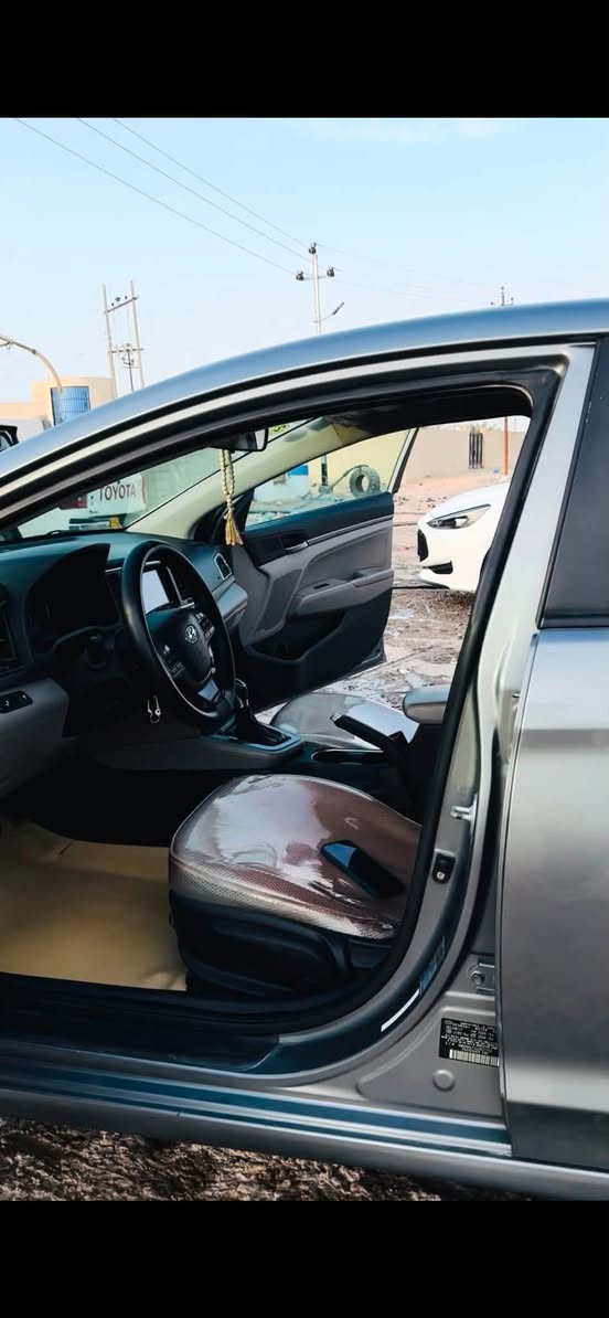 الانتر موديل 2018 امريكي. السياره جاهزه من كلشي وبيه فقط حادث امريكا جاملغ والباب السايق وباقي السياره كلههه كفاله عامه ايشي غير القطعتين ترجع  سنويه جديده تحويل ثاني يوم السياره جديده كلش تجي وتشوف بعينك ما ناقصه شي محرك ٢٠٠٠ دوش 
مكان السياره البصره  السعر ١٢٠ ورقه وبيه مجال    الرقم  *********** واتساب واتصال
