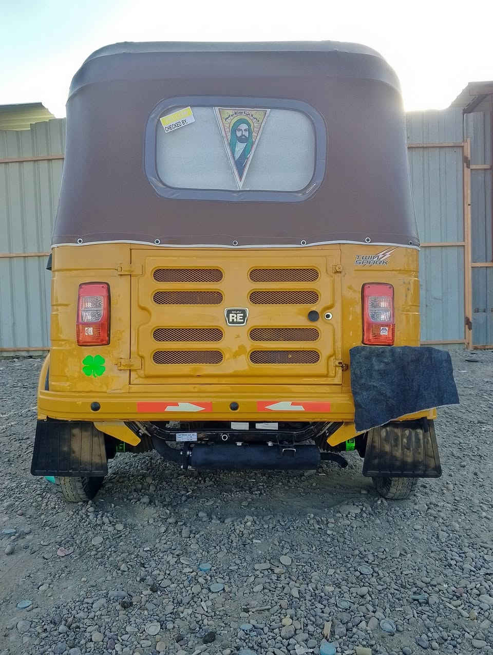 سلام عليكم عندي تكتك مديل 20رقم كربلاء مشروع وطني تحويل ثاني يوم تكتك خير من الله كامله على اخر حبايه الف دينار ماضب عليه اي خياس مابيه معمره دوس وبيه طخه بلصفحه اليسره يم الدوسه ولباقي خير من الله التكتك تجي وشوف اذا بيه قطرت خياس اني خادم كهربائيات شغاله التكتك خير من الله كاعده وحلوه تراي زيرو السعر خاص  مكاني بغداد غزاليه شارع المركز رقمي ***********
