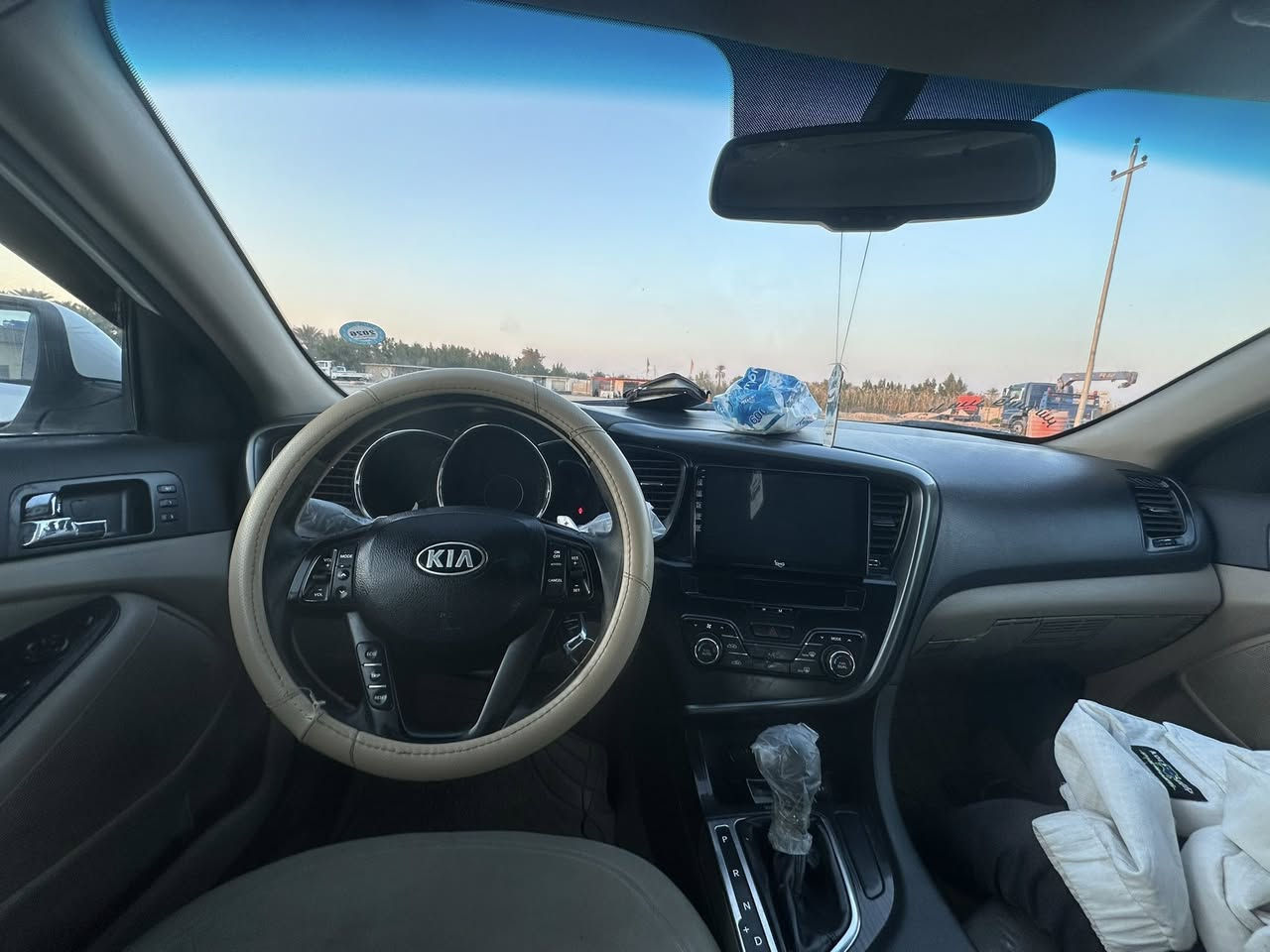 السلام عليكم
اوبتما 11 خليجي 

حجم المحرك 2000

مكينه وكير حداديه كفاله . صدر امامي وخلفي جديد  تخم ويل وتاير جاهزه عل اخر حبايه 

تبريد ثلج .فول مواصفات عدا الفتحه والبصمه اشاير ب مري حساسات خلفيه كشن كهرباء نظام ECO 

 رقم سليمانيه الجديد هزه جديده  تحويل ثاني يوم 

ضررها تبديل بنيد اثر جراد وتبديل جاملغ السايق وصبغ جاملغ عكس السايق الخلفي بدون دواخل يعني ٣ قطع 

112 $ وبيها مجال بسيط  السياره احلى من الصور نصبتها حلوه ونظيفه 

واسط النعمانيه ...***********
