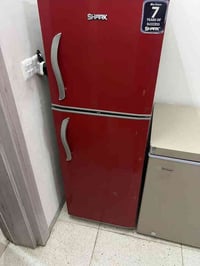 للبيع ثلاجة شغالة مابيها اي عطل السعر 150 الف مكاني بغداد الغزالية الا...