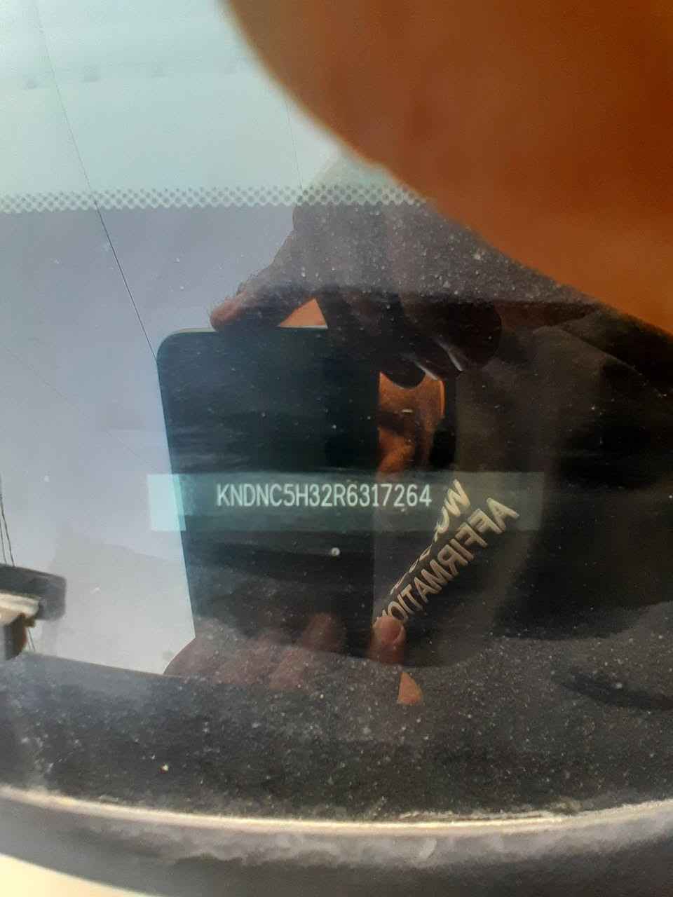 السلام عليكم
كيا كرنفال مديل 2024 امريكي 
ماشيه 7000 
المحرك: 3500
الضرر :  بنيد و دعاميه فقط

المواصفات

1- حساس امامي وخلفي
2- شاشة + كامرة
3- رادار 
4- ابواب كهربائي + صندوق كهربائي
5- كشنات جلد + تدفأة تبريد
6- تحديد المسار
7- تحكم عن بعد
8-  7 راكب
9-  3 قطع تبريد
كامرة داخلية
وبعد اكو مواصفات بيها
رقم الهاتف : ***********
