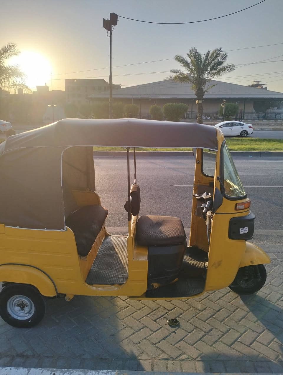 تكتك مديل 20شهر 8 تكتك نضيفه تخبل كل نقص مابيها يعني كبل تخذها تطلع علا باب الله ومصبوغه عام جماليه يعني مابيها اي ضربه بس شخوط خفيفه وبارد بصف الباب السعر 65000وبيها مجال مكاني مدينة الصدر. الرقم        ‏‪***********‬‏
