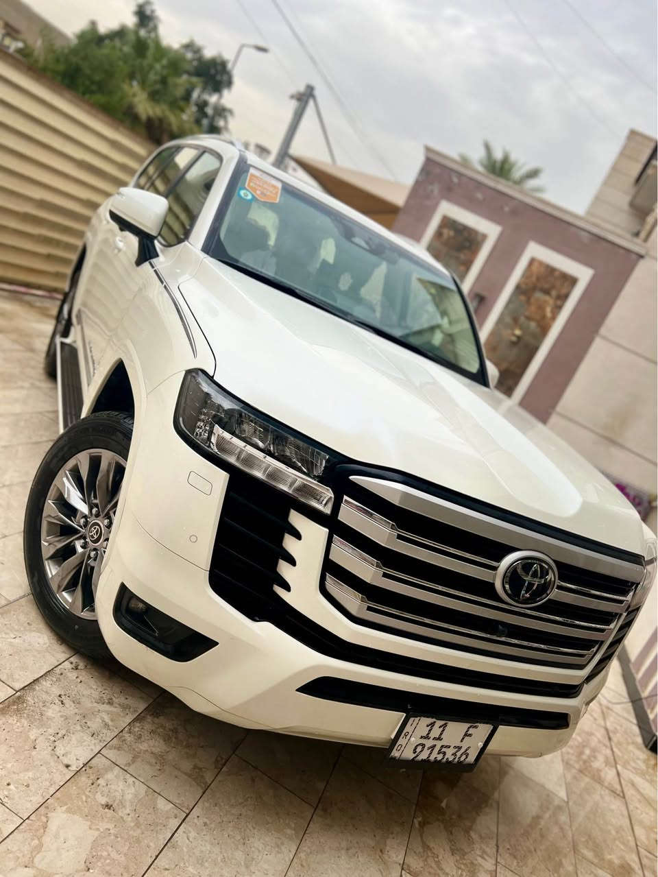 السلام عليكم 

تويوتا لاندكروز موديل 2025 فول مواصفات وكالة ساز باب اول  فئة GXR TSS 

المواصفات:-

محرك V6 سعة 4000 تنفس طبيعي
رادار امامي و رادار خلفي
حساسات اماميه وخلفية
نقاط عمياء
اربع كاميرات
دفع رباعي 4x4
شاحن واير ليس
ثلاجة وسطية
تشغيل عن بعد خمس بصمات
مقاعد جلد كهرباء مع تبريد بالكشن

Toyota Safety Sense (TSS) نظام الأمان
Android Autoو Apple CarPlay + شاشة كبيرة

السعر (74،000$)

مكان السياره زيونة 

الرقم للأستفسار (***********) بغداد, العراق
