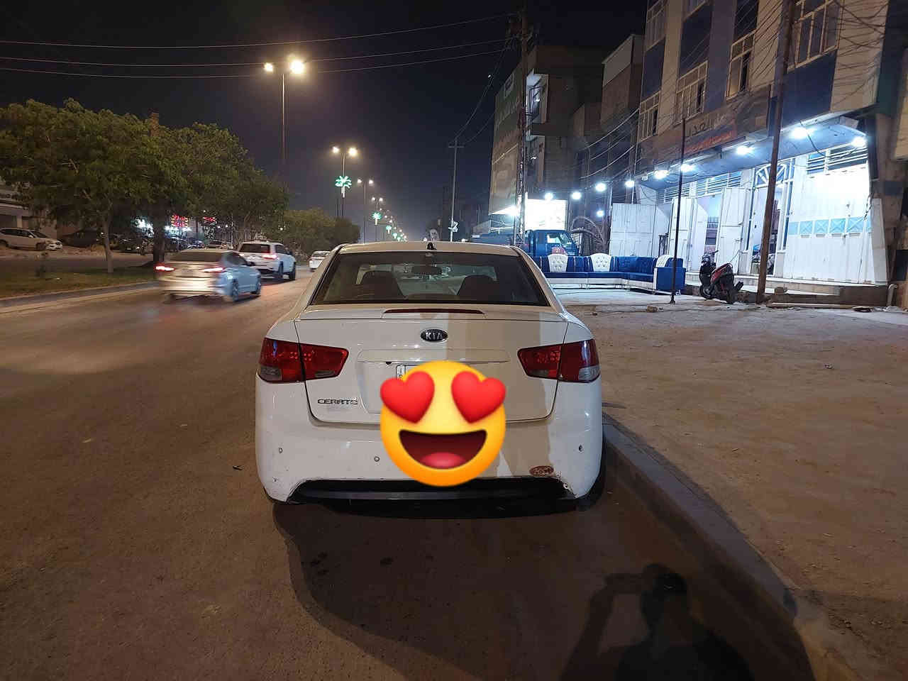 السلام عليكم سيراتو 2011 خليجي رقم كربلاء ألدولي الجديد سنوية وهزة وفحص كله جديد بسمي بيه بنيد مبدل اثر طخة خفيفة بدون دواخل شرط وبيه جاملغ الخلفي مصبوغ اثر شخوط بدون دواخل شرط والباقي مكفول سيارة نضيفة مال جناي وجاهزة من كلشي مكينة كير حدادية كهربائيات كله كفالة شرط مكينة دوش المرغوب نص فول موصفات السعر 88 وبيه مجال للشراي الرقم ***********\*********** ميثم ابو امير
