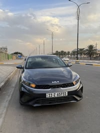 فورتي لون فيلي. 2023  وارد امريكي  ماشية 35,500 كيلو  مواصفات  رادار ا...