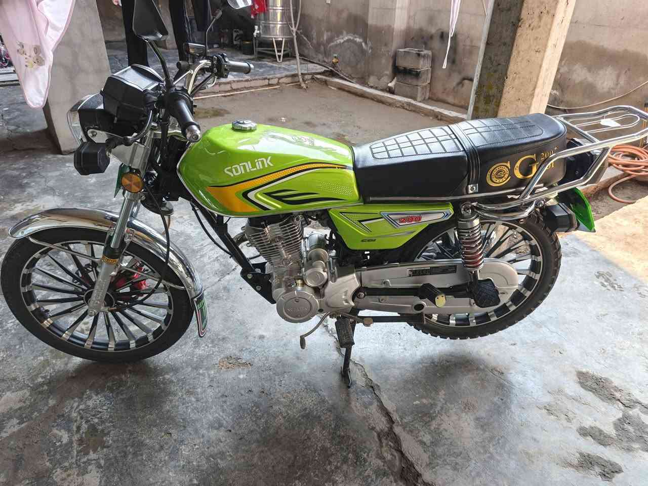 سلام عليكم دراجه سولنك محرك 200cc كفاله من كلشي اوراق منفيس شلعه معدل فول مال جناي دراجه اخوان؟؟  العنوان فلوجه شهداء،،، السعر 900..... ***********
