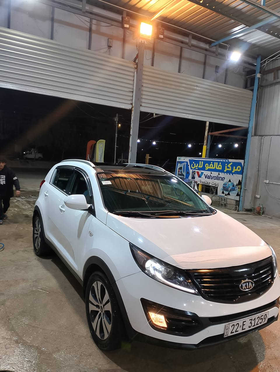 السلام عليكم
سبورتج 2014 خليجيه 
رقم اربيل الدولي باسمي تحويل مباشر 
مكينه 2000 دوش
بيه صبغ ربع جاملغ امامي يمنه اثر طخه 
وباب صدر 
يعني صبغ قطعه ونص 
وبابتين جهه سائق مفتوحات اصليات نفس لون بدون صبغ 
بدون دواخل لغود شواصي وحوض وتكم بيبان كلهن مكفولات بدون ايرباك 
سياره جاهزه مابيه نقص 
مكانه بغداد حي تراث 
السعر 135
***********
