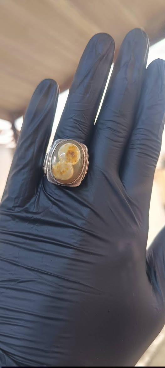 خاتم سليماني عينين 🔥👑
أسطورة مو خاتم! قطعة نادرة جدًا من الزمن الأصيل ⏳
حجر سليماني أصلي بعينين واضحة وقوية، رمز للفخامة والهيبة 💎
تفاصيله تحچي تاريخ وقيمته تزداد مع الوقت 🔥
▪️ القياس: 20 / 21
▪️ الوزن: 25 غرام (ثقيل وفخم يبين على اليد 👑)
⚡ مناسب لأصحاب الذوق العالي والهيبة
⚡ قطعة ما تتكرر وفرصة محدودة جدًا
🚨 إذا تدور التميز الحقيقي لا تفوتها
📩 احجز هسه قبل لا تنباع


**إذا كنت صاحب هذا الإعلان وتريد حذفه لأي سبب، رجاءا أرسل رسالة إلى الدعم الفني**