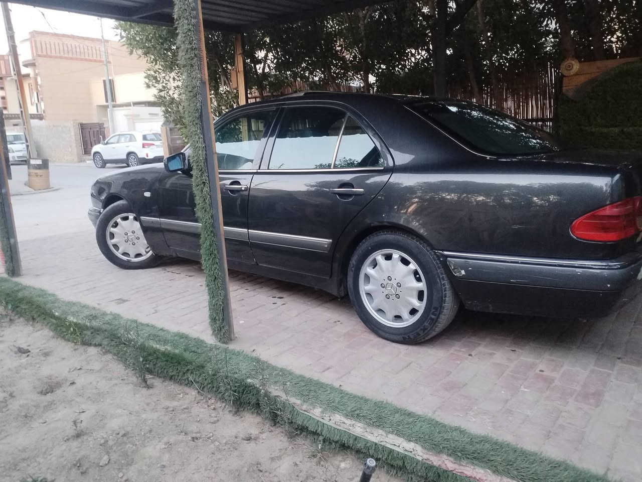 مارسيدس ام عيون ٣٢٠ELEGANCEموديل ٩٦ رقم بغداد انكليزي بسمي بدون صبغ ابلاديه محرك خراطيم كير D4 فول مواصفات كشانه جلد خزن ميموري فتحه برده تدفئه بالكشنات جنجر  مري شفط صدر كير محرك خير من الله سياره ع البلاد بدون اي جطل السعر٨٠ وبيها مجال غير متواجد ع النت ***********
