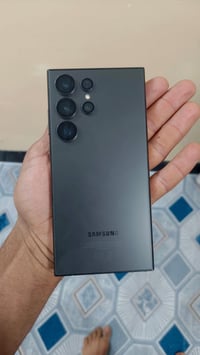 S24 ultra مستخدم نضيف مية بـ 100 الذاكرة 512 الون اسود  والسعر ماعتقد ...