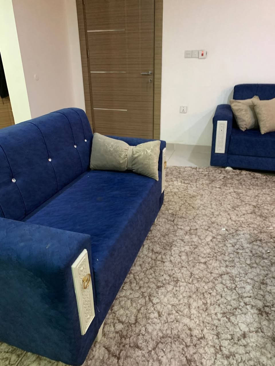 غراض للبيع
العنوان / كاني كردا  الشارع السايدين مقابل المدرسه التركيه 
رقم موبايل ***********
***********
