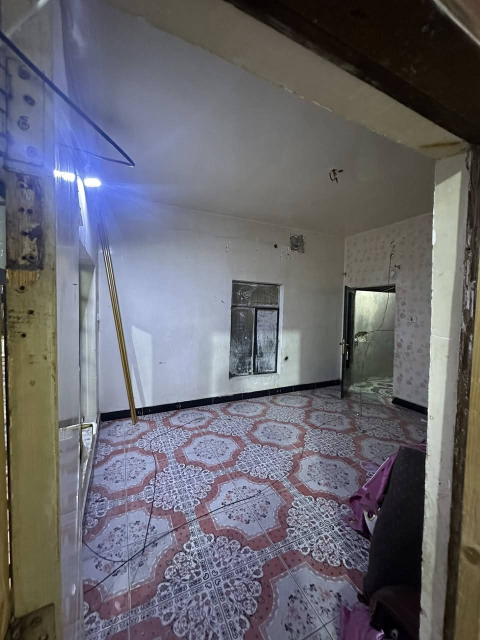 بيت للايجار مساحه ١٠٠ موقعه الجغيفي الاولى قرب مدرسه السؤدد ايجاره 350
*********** واتساب
