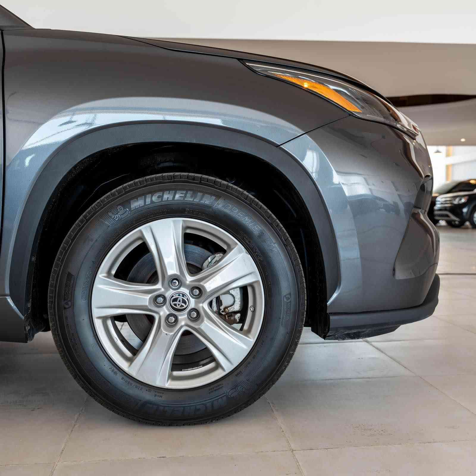 سڵاوتان لێبێت تۆیۆتا هایلەندەر مۆدێل ٢٠٢٣ ئەمریکی
سەیارەکە پشت و پێشی کەپسە نمونەیە لە جوانی سەیارەکە ڕەقەمە ڕەنگی نەوتی
مواسەفاتی :
برێک بەسمە و ئۆتۆهۆڵدە
شاشە گەورەیە 
سوکان ڤۆلیۆم
دوگمەی تراکشن 
دوگمەی بەفر
کوشنی کارەبا
سێ مۆدی لێخوڕین
حاسە 
بەسمە
بۆیاخی نییە تەنها دەرگای لای سەکنی بەشی پشتەوەی گۆڕاوە بە بیلاد
نرخی٢٧٠ وەرەقە و مەجالێکی کەم 
ژمارەی تەلەفۆن***********
واتساپ-ڤایبەر✅ السليمانية, العراق
