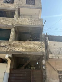 بنايه للبيع   المساحة  40 متر  الواجهة 4 متر   تتكون من 3 شقق كل شقه غ...