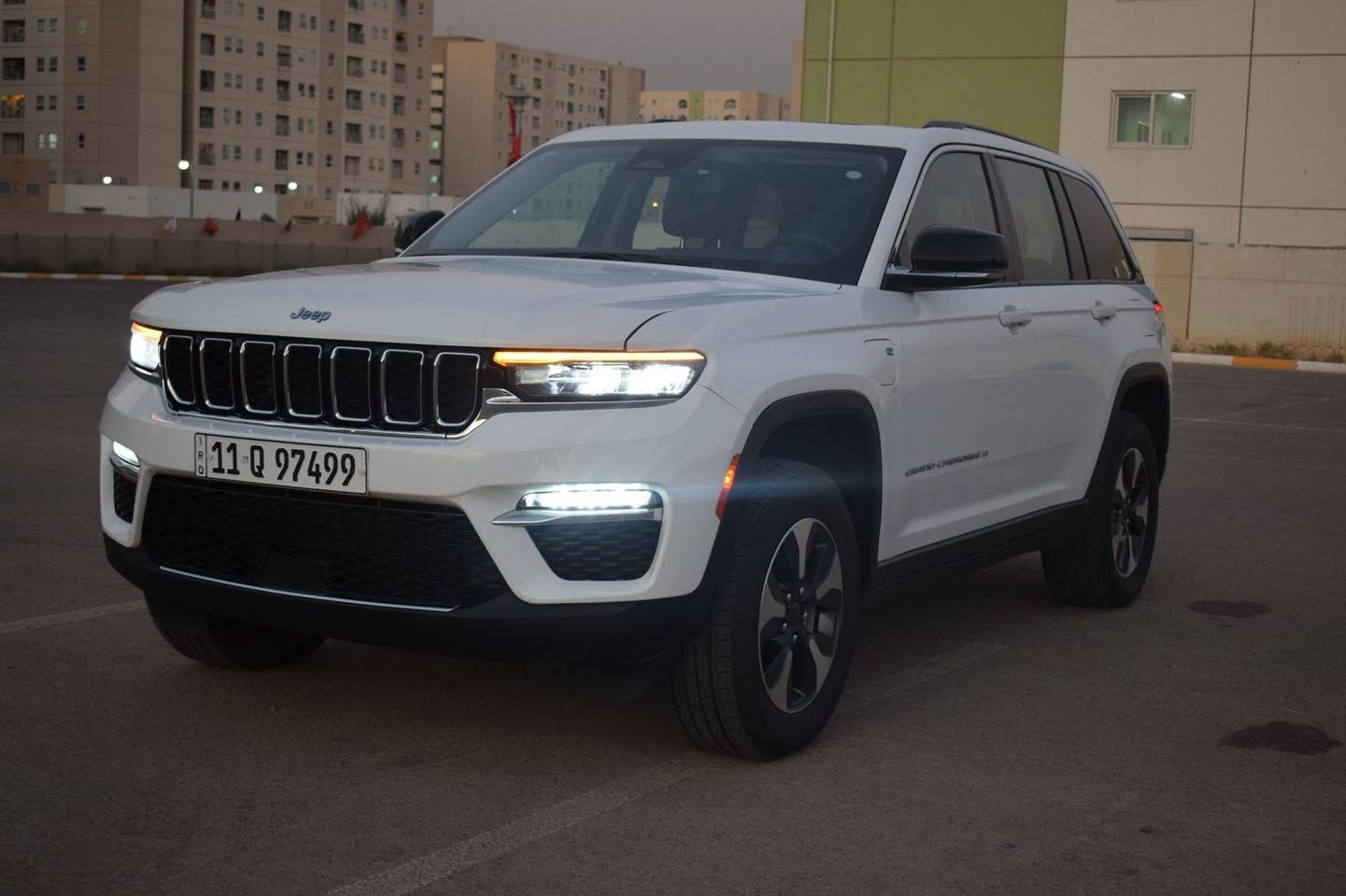 جيب ٢٠٢٤ هايبرد 4xe 
٥ راكب بانوراما السيارة بأسمي معروفة مواصفاتها 
حادث جاملغ امامي ايمن السعر 34,000 $ مكان السيارة بغداد / بسماية
للاستفسار ***********
