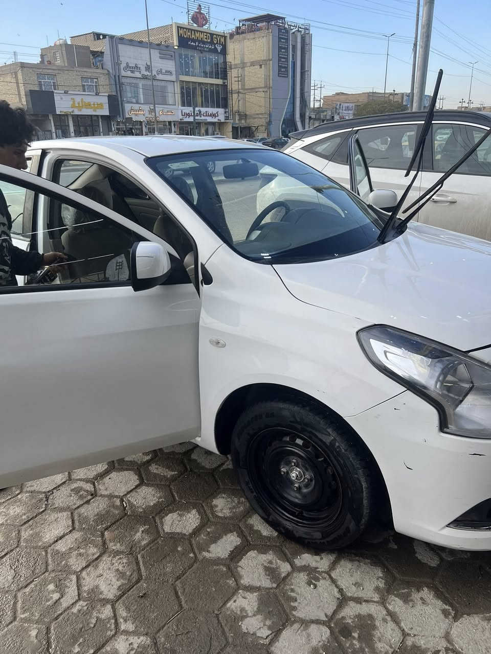 سلام عليكم
نيسان صني للبيع السيارة مكفولة من الضربه والصبغ والفتح 
فقط بارد خفيف واحد السيارة موديل 2020 
مكان السيارة النجف 
رقم صاحب السيارة ***********
