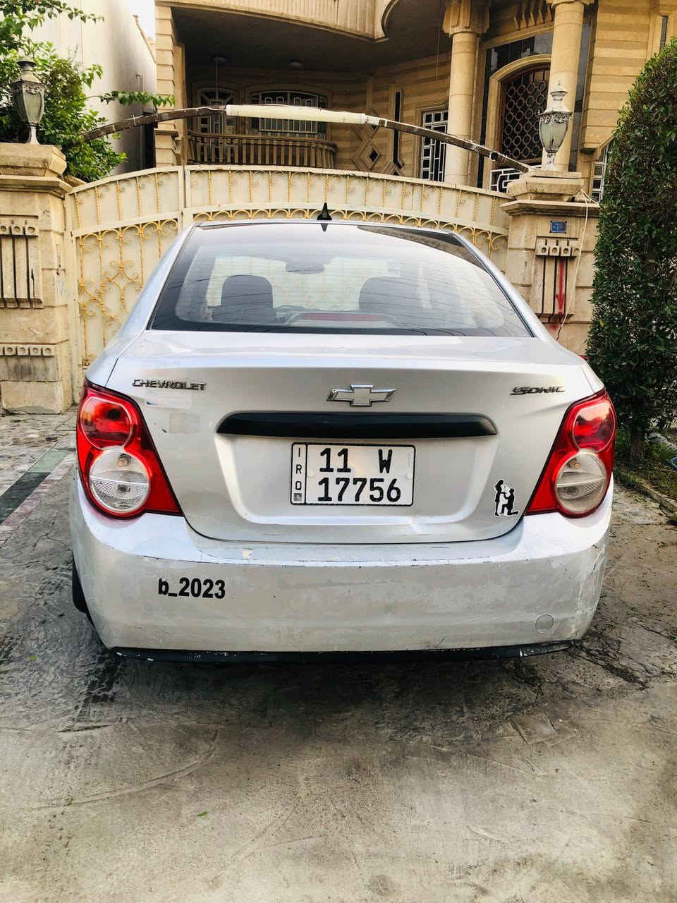 السلام عليكم شوفرليت سونك للبيع لون رصاصي وارد خليجي سياره بيها فقط جراد وبيها صوت رواجز  اول متشتغل كير تبريد تدفئه كهربائيات كله شركه محرك ناعم يخبل سياره جديده مناقصها كلشي لاصدر لاشي كلشي ادامه مسويلها من كلشي بدون ضربه مكانها بغداد المنصور الداودي السعر ٥٢ وبيها مجال ***********
