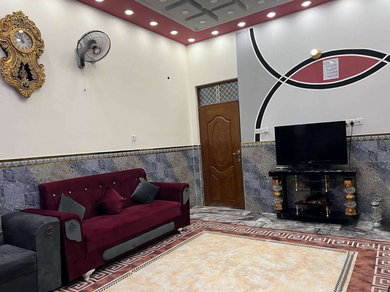 بيت للبيع 200 متر بناء طابوك اربع غرف وصاله عدد 2 استقبال مطبخ بارد والثاني حار  مخزن و صحيات جوه وصحيات فوك شغل درجه اولى الموقع حي الأسرى الزراعي شارع سكلة شامل والشارع كامل خدمات ماء كهرباء مجاري ونت ضوئي قريب على الشارع للاستفسار ***********
