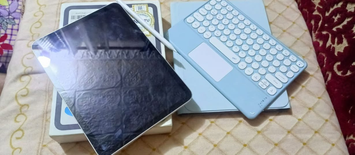 سلام عليكم متاح ايباد 10 صارلي شهرين من اخذته جهاز جديد مستخدم قليل غراضه كامله ويا كيبورد او قلم وشاحنه ماته اصليه وكفر هديه مكان بابل مركز مدينه سعر خاص ***********
