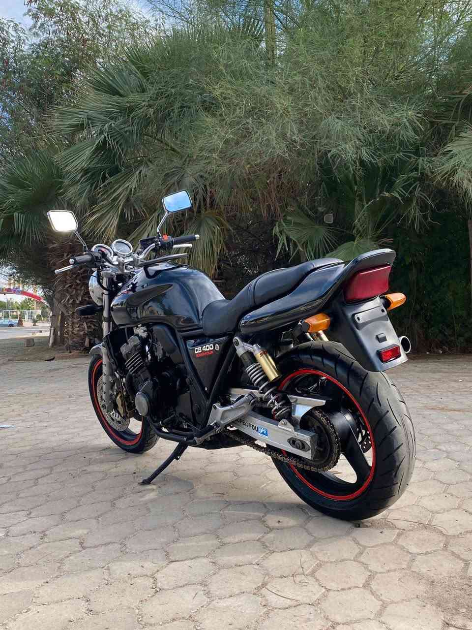 CB 400 للبيع كامل اوراق مدفوع كمرك اي نقص مابي بيع مستعجل 16$ وبي مجال بسيط ***********
