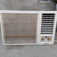 مكيف • ٢ طن • استعمال قليل