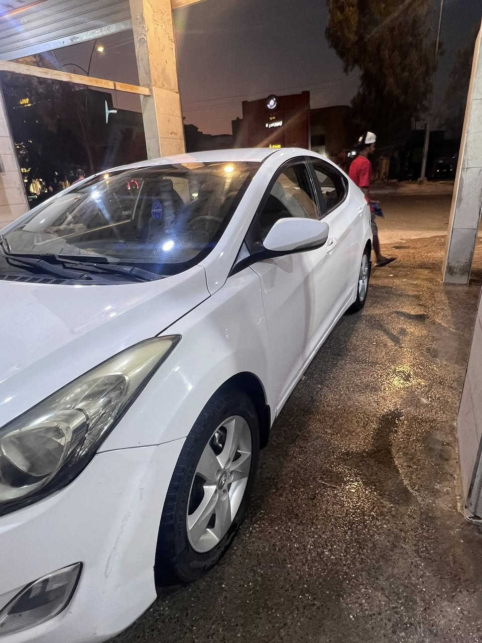🚗 هوانداي النترا 2012 (خليجي) للبيع 🚗
المواصفات والتفاصيل:
 النوع: هوانداي النترا (Hyundai Elantra).
 الموديل: 2012.
 المحرك: 1800cc.
 المواصفات: خليجي.
 اللون: أبيض (مثل ما موضح بصورة السيارة )
حالة البودي والسيارة:
 السيارة بوضعية الكفالة (عامة من كلشي).
 تحتوي فقط على (كم بارد) بسيط جداً وغير مؤثر، وباقي البودي سليم ومكفول.
 المحرك، الكير، والتبريد بشرط الفحص والجاهزية.
معلومات إضافية للمشتري:
 📍 المكان: [البصره _ الزبير ] رقم السياره بصره تحويل ثاني يوم 
 📄 الرقم السنوي والورق: [سنويه 2030 باسمي السياره ]
 💵 السعر:  110 بيها مجال للشراي (( بياع شراي لا تتصل )) للتواصل والاستفسار:
📞 يرجى المراسلة على الخاص أو الاتصال على الرقم: [ ***********]
