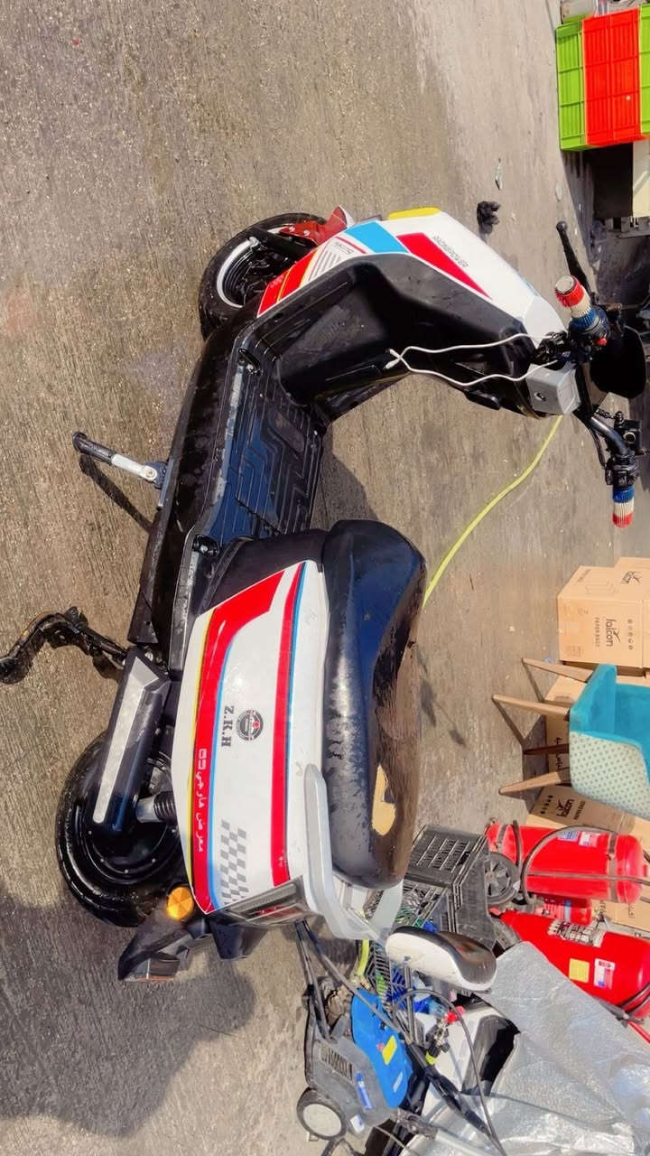 سلام عليكم دراجة شحن شركة الريان دراجة خير من الله كهربائيات كلها شغالة دراجة نضيفة فول فقط هاي ضربة الي بالجاملغ الأمامي  دراجة مال جناي خير من الله ست بطاريات مكان حي اور هذا رقمي ***********
