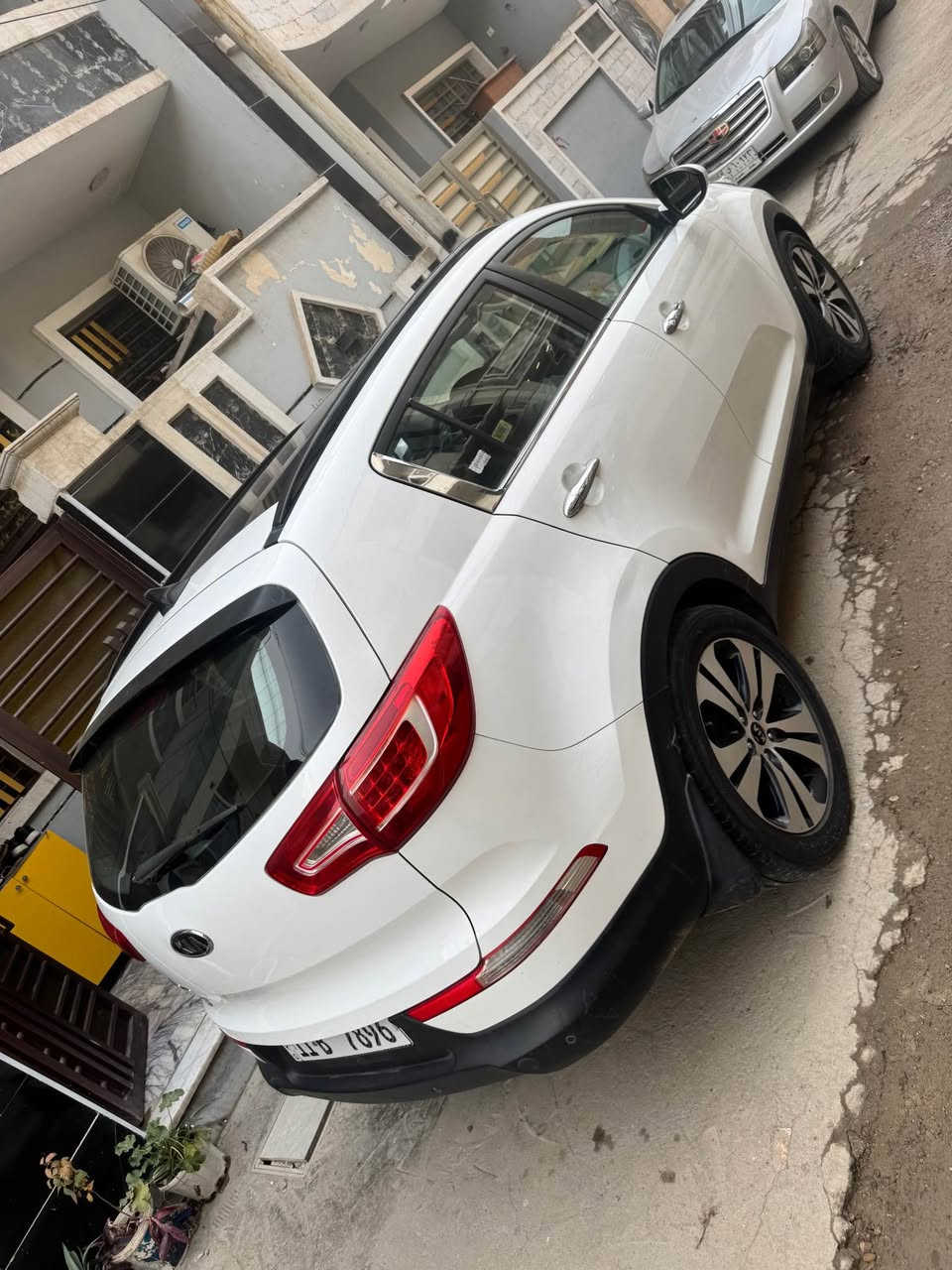 السلام عليكم..كياسبورتج 2011 مكفوله من الصبغ والتبديل والكير والمكينه ممفتوحات بانوراما شاشه كامره حساسات وباقي المواصفات السعر142 بيها مجال او مراوس بسورينتو 23 او 22 وارد امريكي مكاني بغداد الدوره *********** بغداد, العراق
