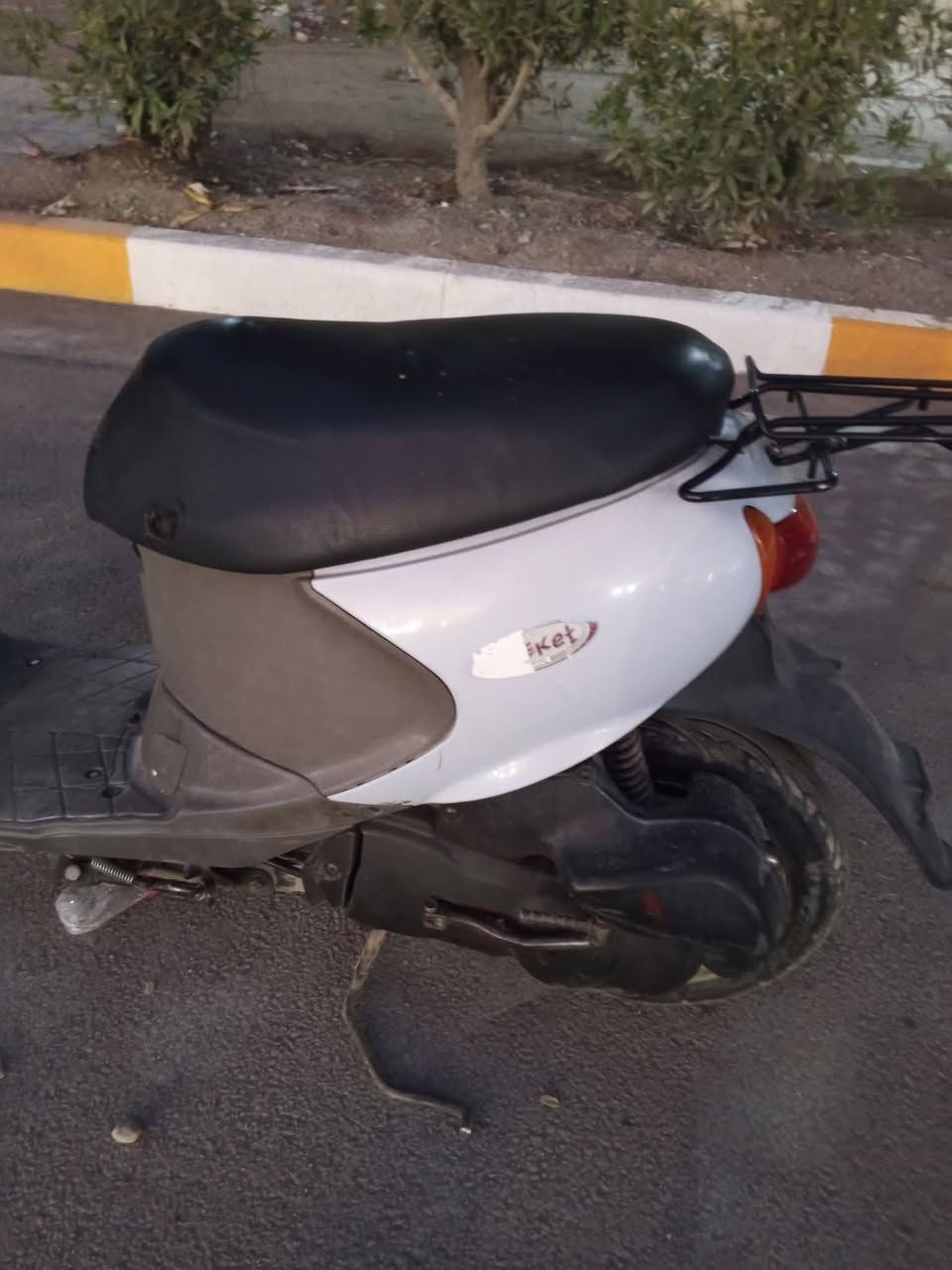 السلام عليكم 
دراجة سازوكي ياباني سرعة 60 
الدراجة نظيفة كلش اخت الجديدة
نظرة سلف وهندر 
مابيها اي نقص 
للبيع ب300 وبيها مجال قليل للشراي 

***********
