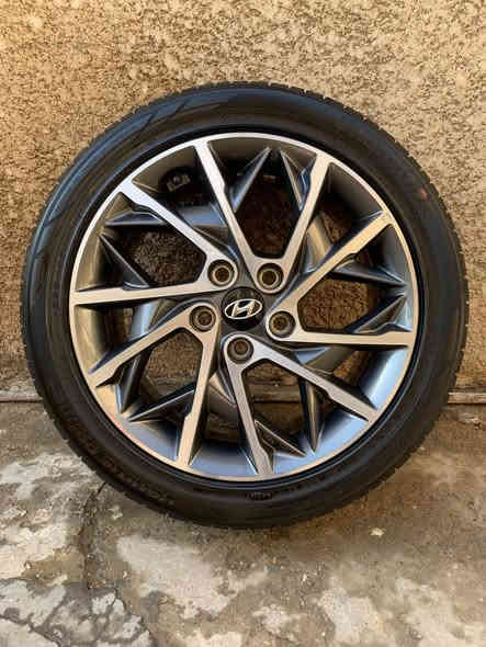 🛞 ويل الانترا 2020 مع الاطار
وكالة اصلي 
جديد ⭐️
ماركة الاطار : هانكوك
قياسات الاطار :
‏225/45R17 91W
بدون ضرر ✅
بدون رش ✅
متوزان 100% ✅
ممتاز لمن يريد تبديل ويل تالف او تحسين شكل السيارة شرط الفحص عند الشراء .
للاستفسار الاتصل على الرقم التالي : *********** ☎️
