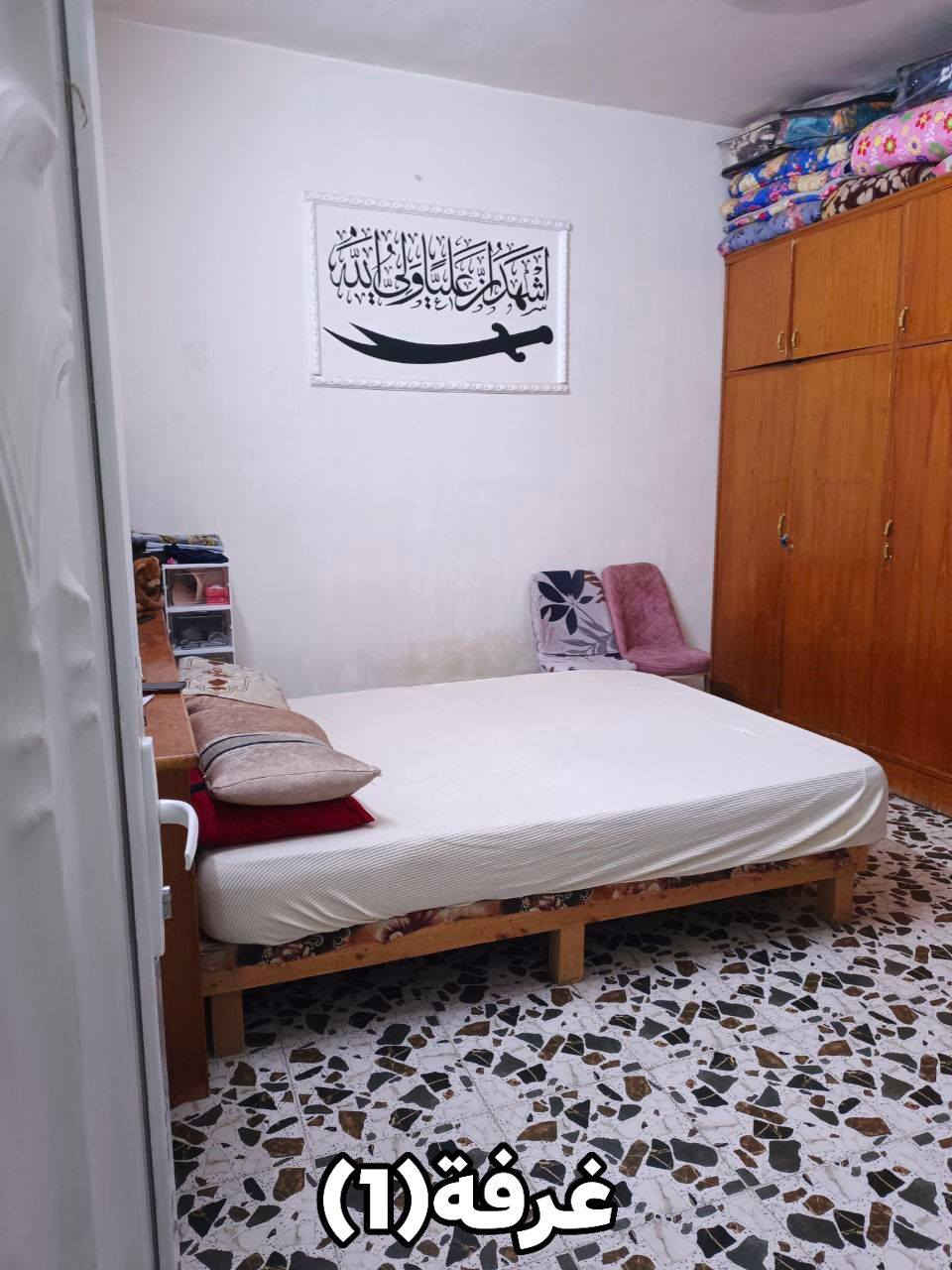 السلام عليكم 
🏠بيت  للبيع طابق ونص 
......✴100مـــــــــتر (النزال8-----والجبهة12)
🔹منطقة الاصلاح -شارع الجزيرة
يحـــتوي البيت:
(استقبال ---ثنين غرف نوم ---ومطبخ بارد ومطبخ حار ---وصاله --وصحيات كاملة)
*الطابق الثاني* مامسكف وبي غرفه كامله سندويج.

 ☎️الرقم للاستفسار:
♠السعر خاص♠


**إذا كنت صاحب هذا الإعلان وتريد حذفه لأي سبب، رجاءا أرسل رسالة إلى الدعم الفني**