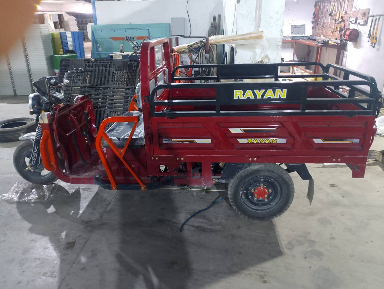 ستوته شحن للبيع واير منيا شغال شرط مصلح كل شيء ما امشي شغال سعر مليون 250 دينار وبي مجال وبي اوراق جديد يعني اخو جديد مو مستعمله كثير قبل شهرين تمشون


**إذا كنت صاحب هذا الإعلان وتريد حذفه لأي سبب، رجاءا أرسل رسالة إلى الدعم الفني**