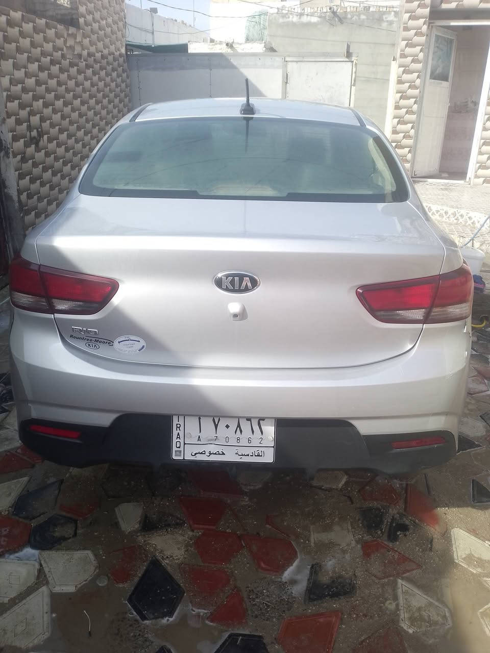 كيا ريو موديل 20 معوقين باقي سنه وشهر صير حره وارد امريكي رقم قادسيه ضربة بصيطه من جهت الجاملغ الايسر وبيه بارد بصيط جداً وكاله من المالك حصرآ التفاصيل الرقم *********** بيع مستعجل السعر 95
