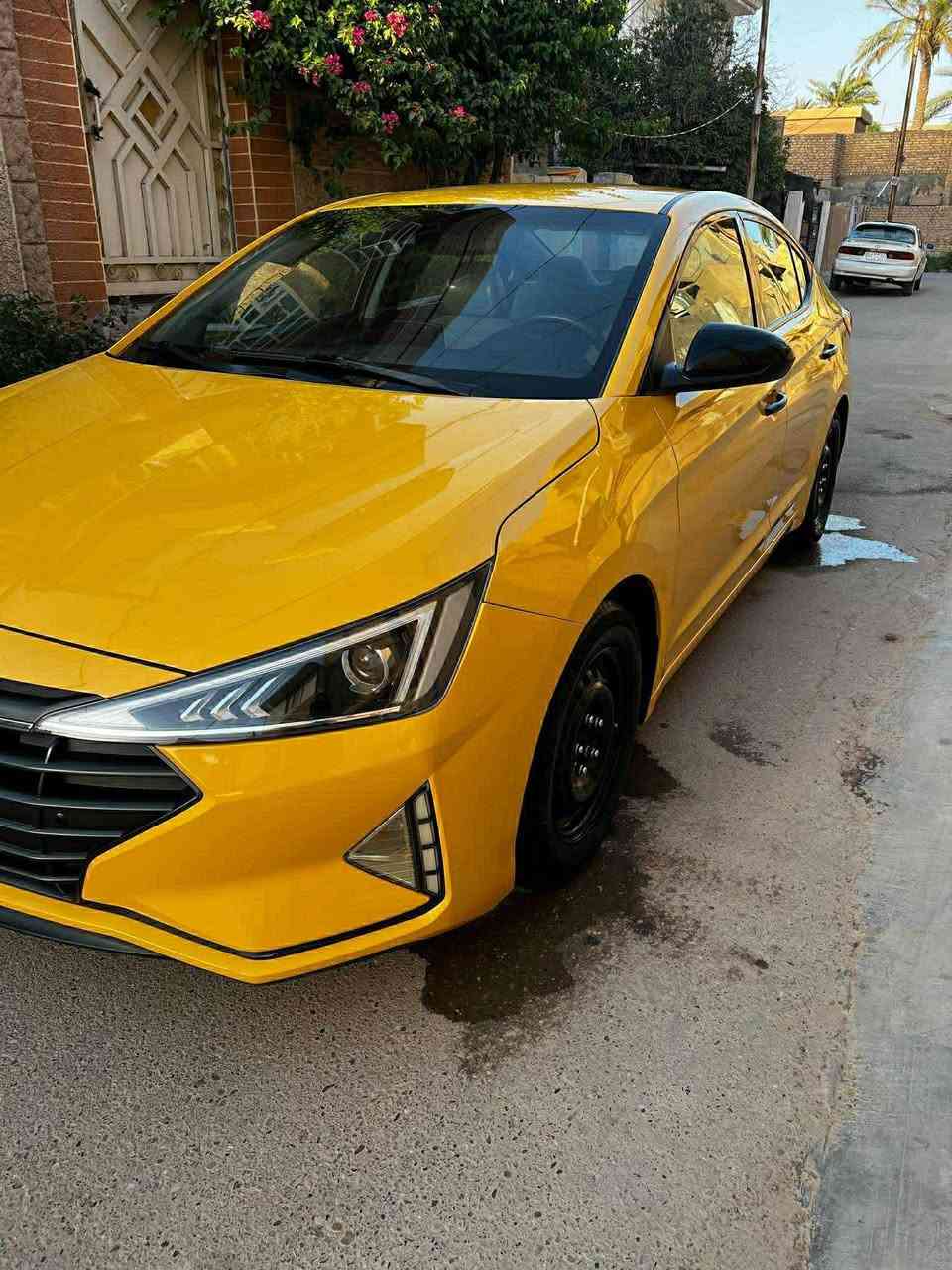 السلام عليكم النتره مديل 20 سياره حلوه وجاهزه كير اي تي المرغوب ماشيه 55  حادث جاملغ وبنيد بدون دواخل يرباك دركه بس السعر 145 وبيه مجال  ***********
