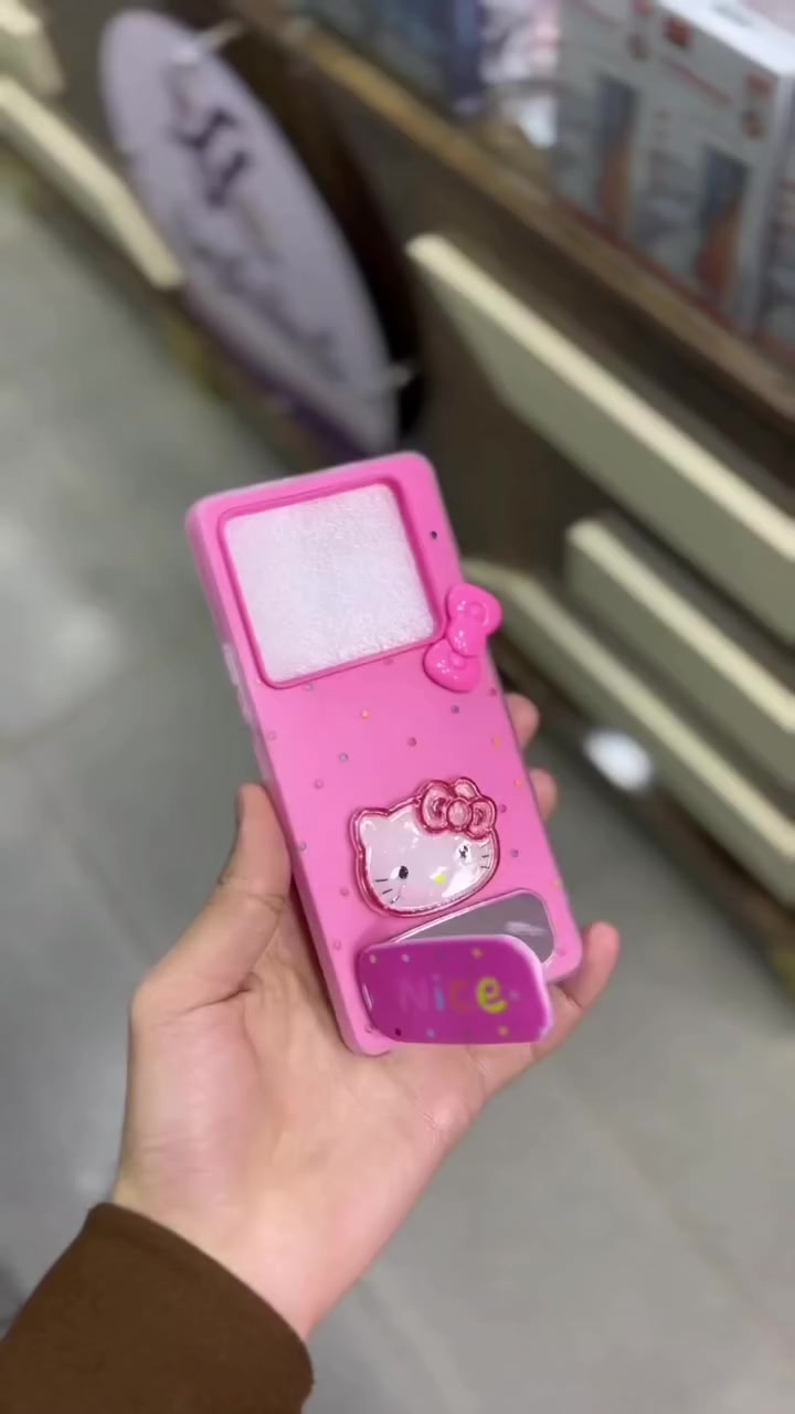 🌙✨ العيد مع كشكول (10 من 12)

مو أي كفر بناتي…
هالموديل بيحكي “دلَع + حماية” بنفس الوقت 💖🛡️

كفر Hello Kitty بتفاصيل كيوت ما بتشبه شي بالسوق
✔️ تصميم طبقتين لحماية قوية ضد الصدمات
✔️ ملمس سيليكون ناعم وفخم
✔️ ستاند مدمج + مراية مخفية 😍

يعني باختصار:
أناقة + عملية + تفاصيل ذكية بكل لمسة ✨

🌸 متوفر بعدة ألوان ولموديلات كتير
📍 منبج - شارع حديقة حوا
📞 0993561776


**إذا كنت صاحب هذا الإعلان وتريد حذفه لأي سبب، رجاءا أرسل رسالة إلى الدعم الفني**