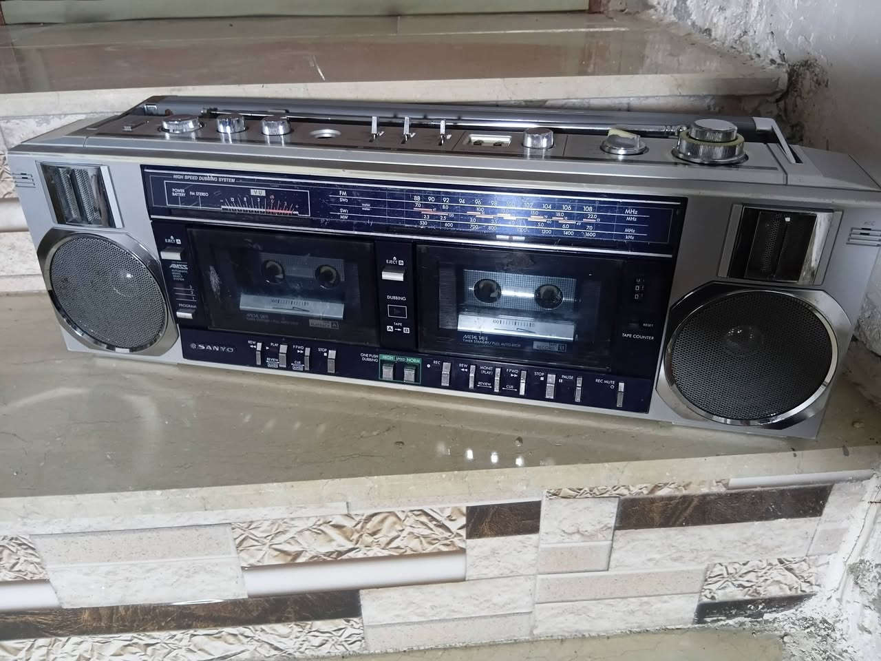مسجل سانيو الجهاز طافي بس حيل نضيف السعر ٥٠ مكاني
*********** بي وتساب الموصل
