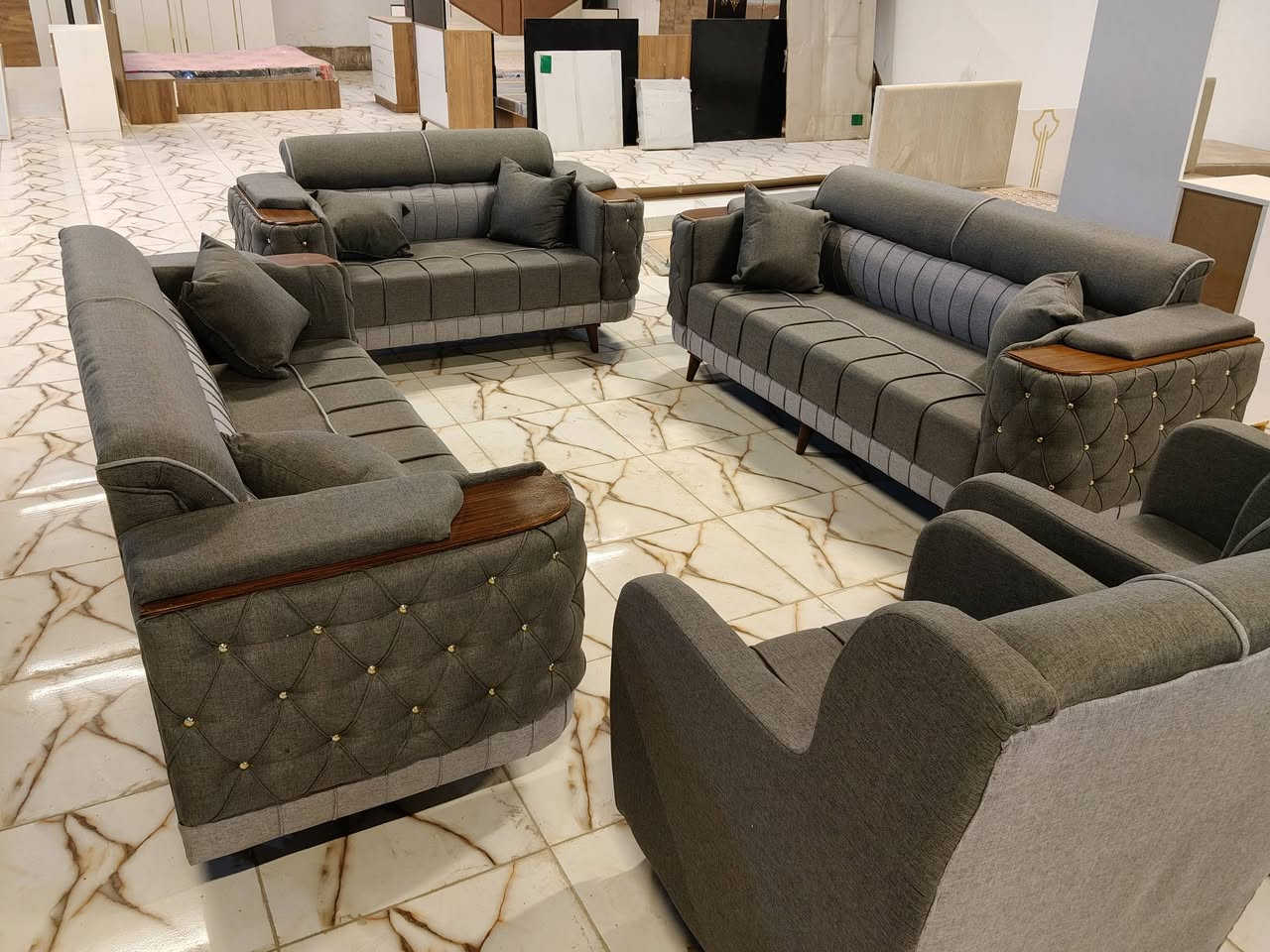 تخم مودرن عراقي شغل ممتاز جميع اجزاء هيكل التخم بلوك اسفنج مميز أول قماش كتان تركي متوفر بلونين في معرض الشركه الكائن طريق رفاعي نصر مجاور جامعة اوما الاهليه للاستفسار اكثر يرجى الاتصال على الارقام التاليه 
***********
*********** واتس فايبر تلگرام 
البيع بطريقة النقد والاقساط 
الشد والنقل داخل محافظة ذي قار مجانا
