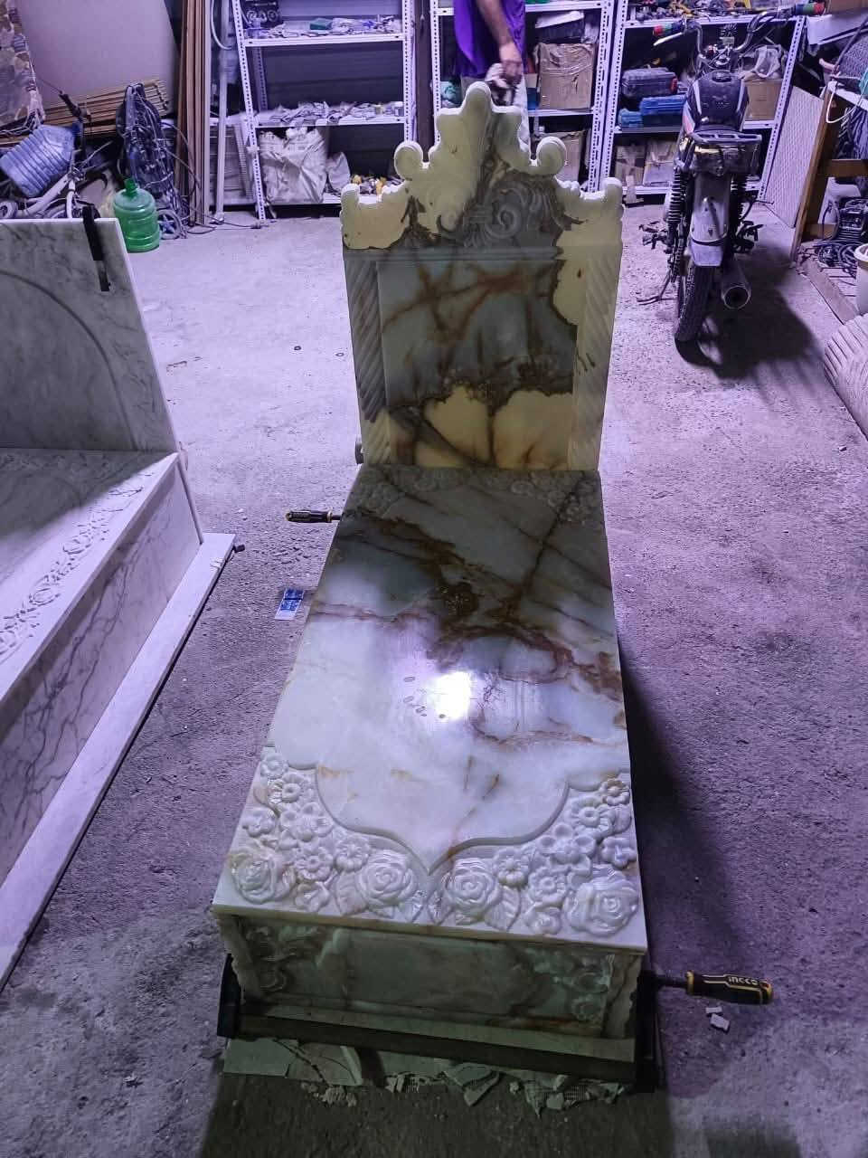 اسلام  عليكم،،ترميم القبور وطبع الصور به اجود الانواع يعلن  عن ترميم القبور وطباعة  الصور الحراريه وبأنسب الاسعار وعمل القمريات الكيسبان والجينكو تطبيك المقرنص والكاشي  عمل درجه اولا يوجد لدينا دفن في جميع المقبر وبسعر مناسب للتواصل مراسله الرقم وتساب ***********. ***********
