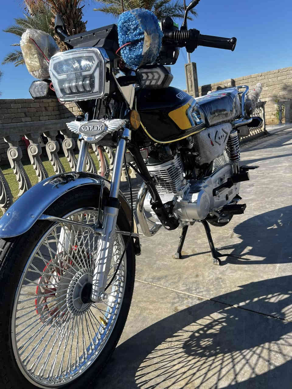 السلام عليكم 
تايكر موديل 25  4كير باب اول محرك مامفتوح شرط
كهربائيات كلها شغاله فقط الشاشه نص تشتغل
الصالنصه تريدها وياه تريد الكاتم الاصليه مالته
السعر 725وبيه مجال ***********
بيع او مراوس مكاني بيجي
