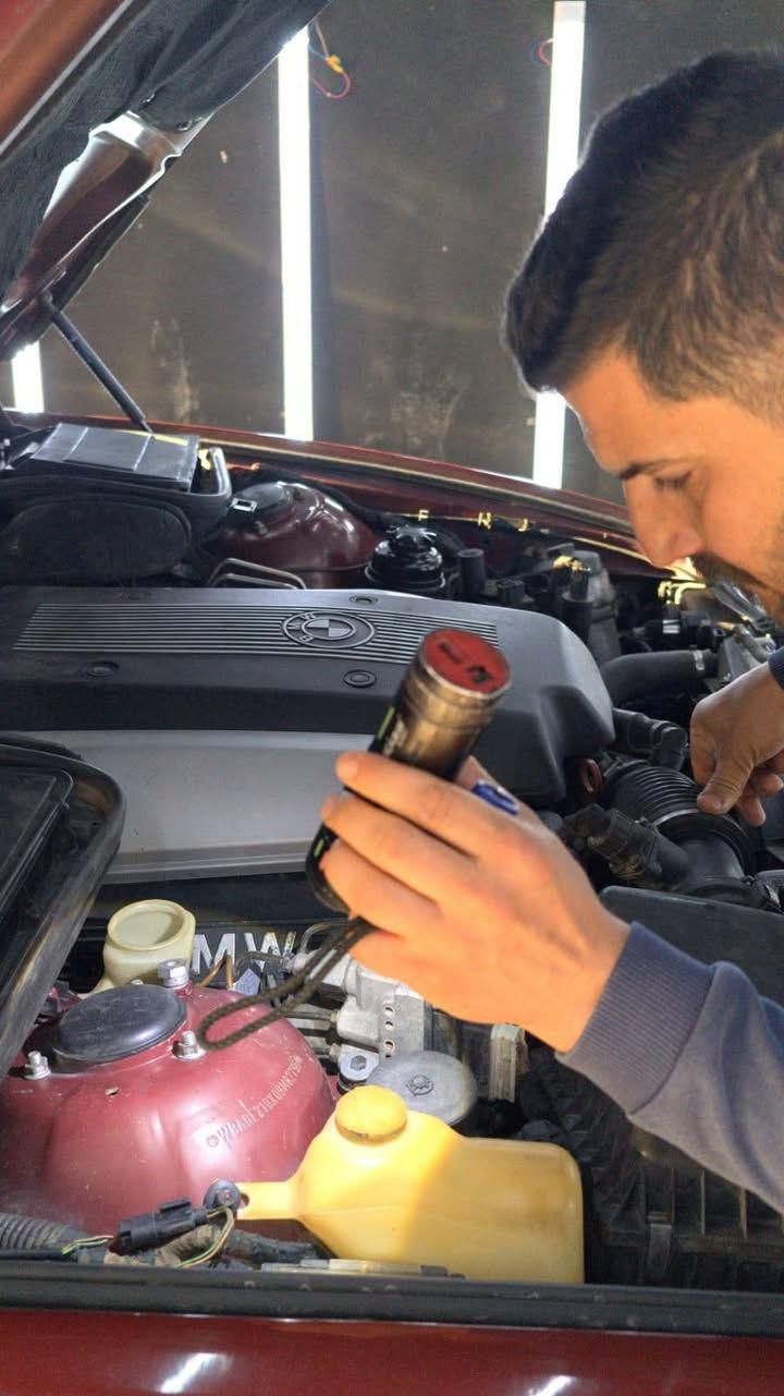 السلام عليكم
بي ام صقر موديل 97 محرك 44 داينمو هواء
محرك جديد كير جديد 
شلعه تاكل التبليط 
كهربائيات بلادي 
دواخل نظيف 
شاشه بلاديه لمس اندرويد 
شوفه عينكم ما بيها نقص سياره جاهزه و بعد احلى من الصور 
سياره مال جناي 

السعر 106 و بيها مجال جدا قليل 
مكاني بغداد الشعب

للاستفسار ***********
